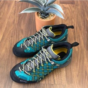 Stylish Teal and Black Athletic Shoes